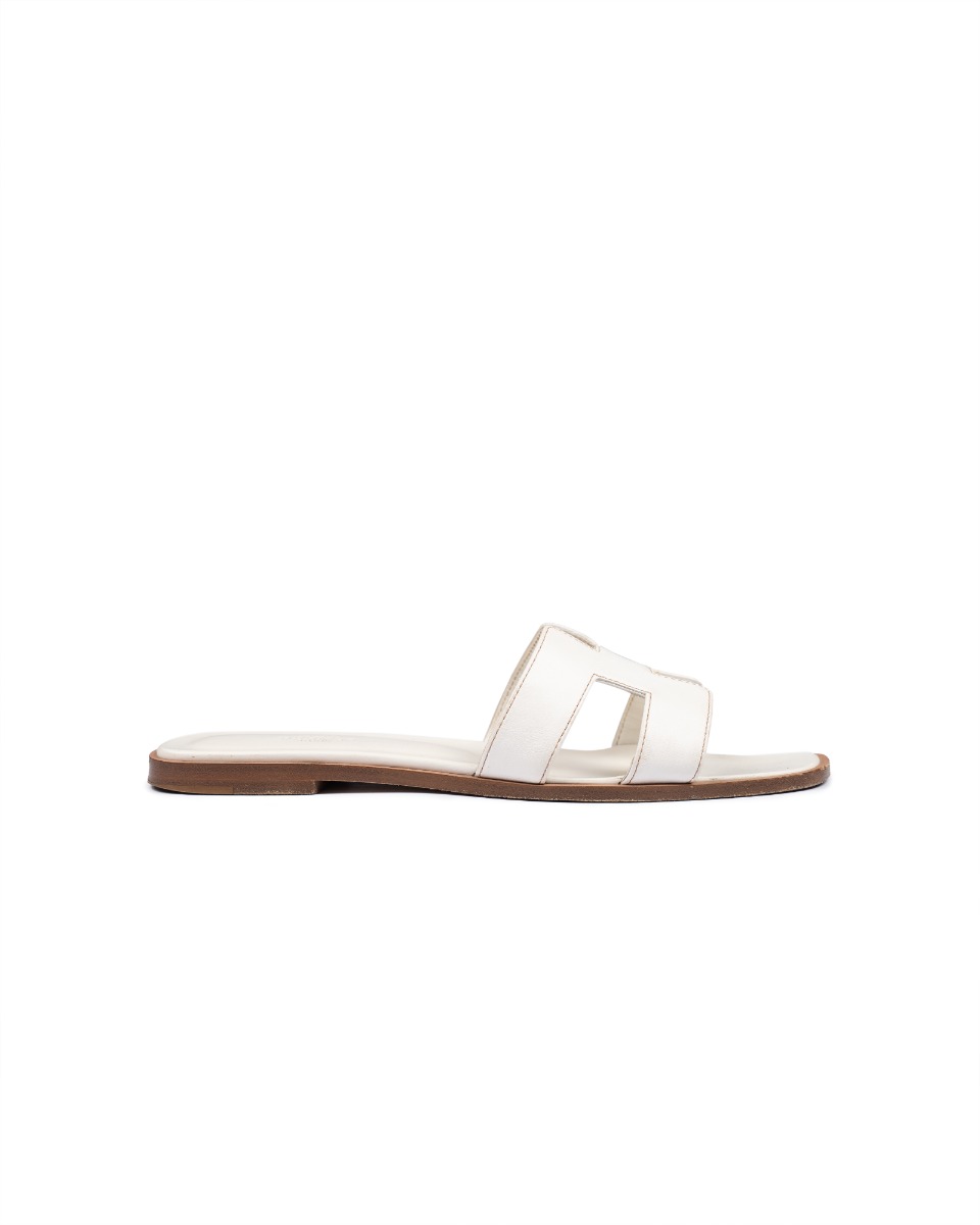 Hermes Oran Blanc calfskin sandals thumbnail