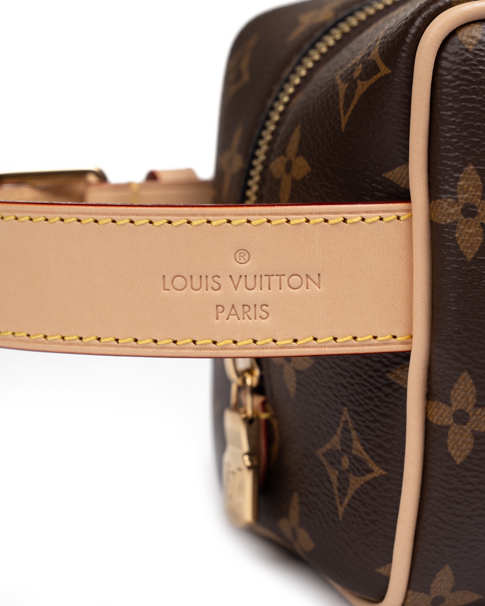 Louis Vuitton Locker Dopp Kit monogram travel bag thumbnail