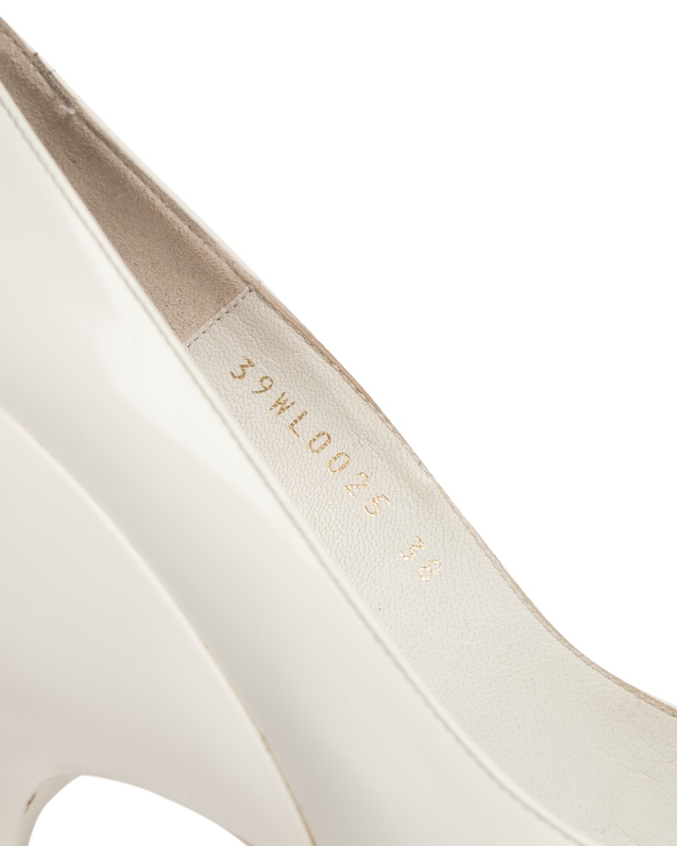 Maison Margiela humpbacked white leather pump heels thumbnail