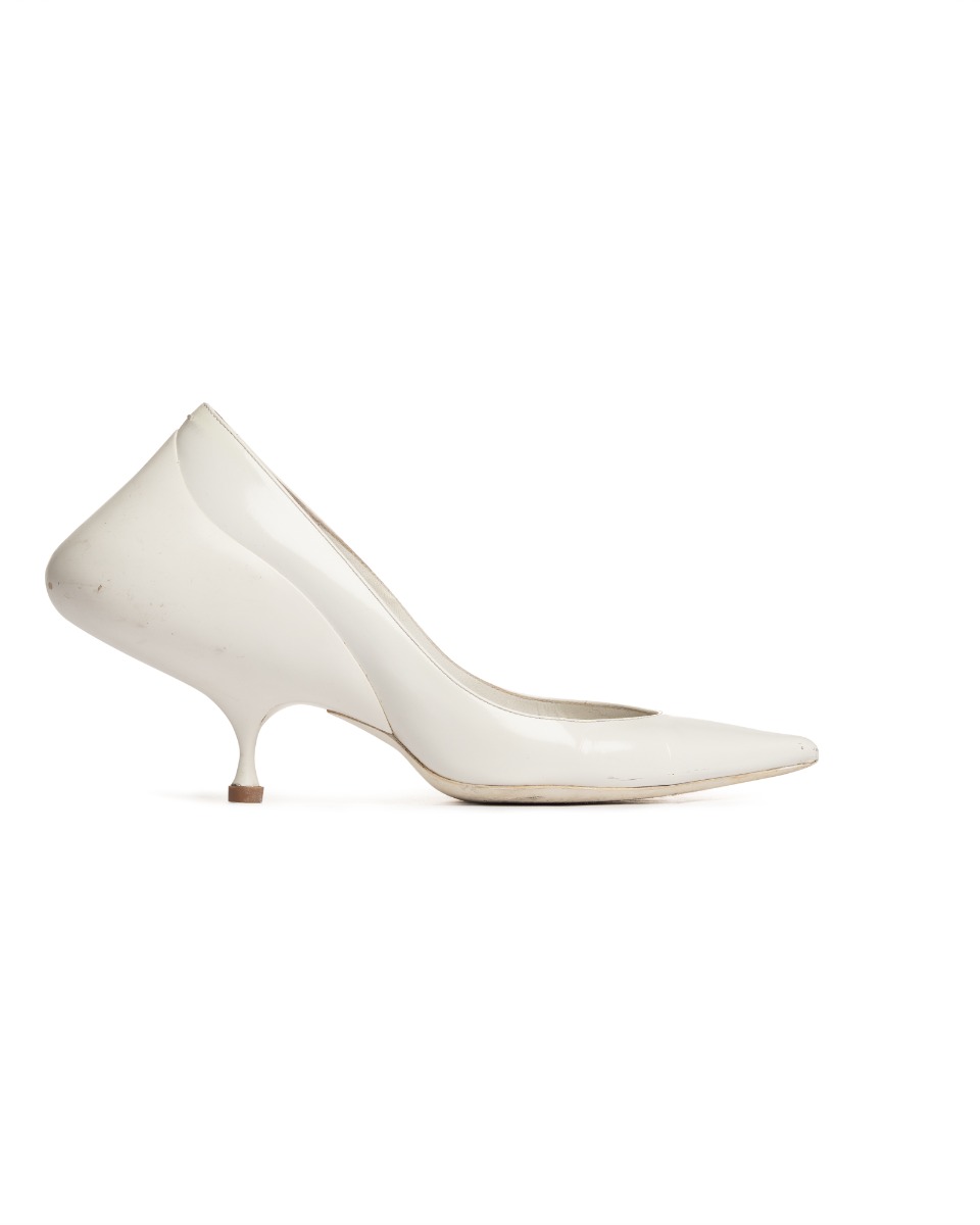 Maison Margiela humpbacked white leather pump heels thumbnail