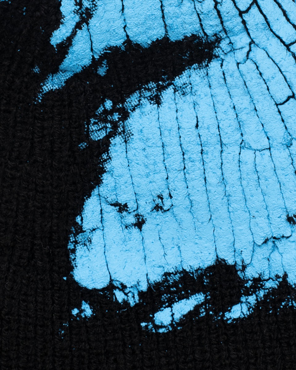 Vetements Unisex Garderobe blue paint destroyed wollen beanie thumbnail